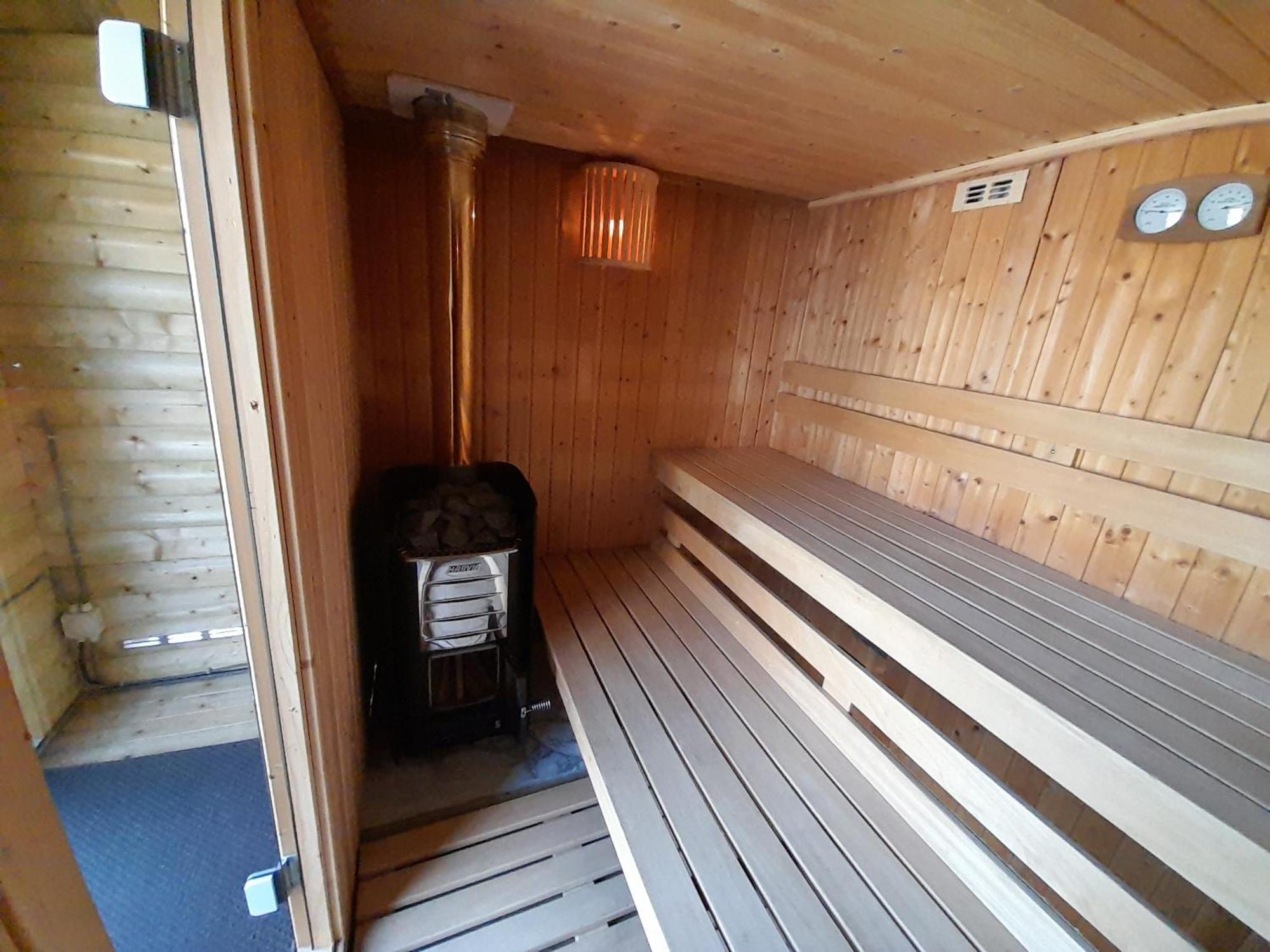Beautiful 6-Person Chalet With Finnish Wood-Fired Sauna Tzummarum Zewnętrze zdjęcie